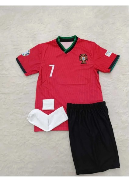 Portekiz Milli Takım Cristiano Ronaldo Iç Saha Kırmızı-Siyah Çocuk Forma T-Shrt Şort Takımı Çorap+Bileklik Yanında modelleri