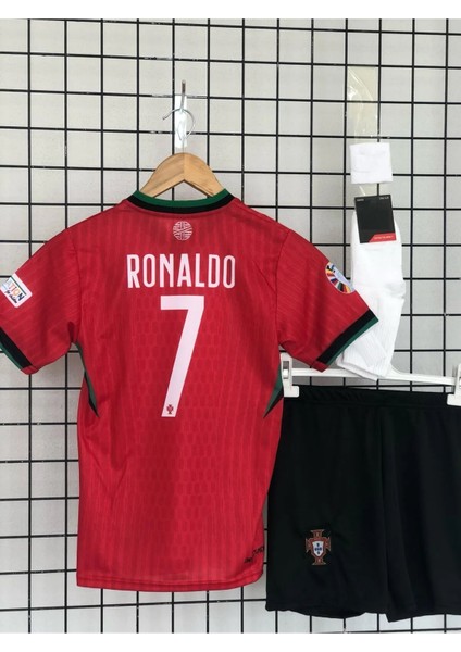 Portekiz Milli Takım Cristiano Ronaldo Iç Saha Kırmızı-Siyah Çocuk Forma T-Shrt Şort Takımı Çorap+Bileklik Yanında indirimleri