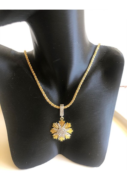 Zirkon Taşlı Yıldız Charmlı Paslanmaz Burgulu Gold Kadın Kolye