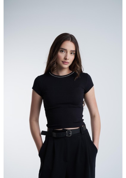 Taş Detaylı Kısa Kol Ribana Bluz