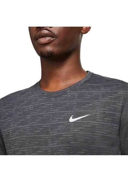 Dri-Fıt Adv Run Techknit Kısa Kollu Erkek Koşu Üstü fırsatları