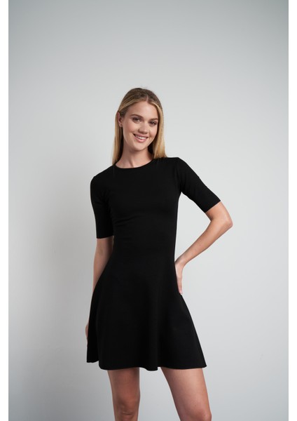 Bisiklet Yaka Kısa Kol Siyah Elbise