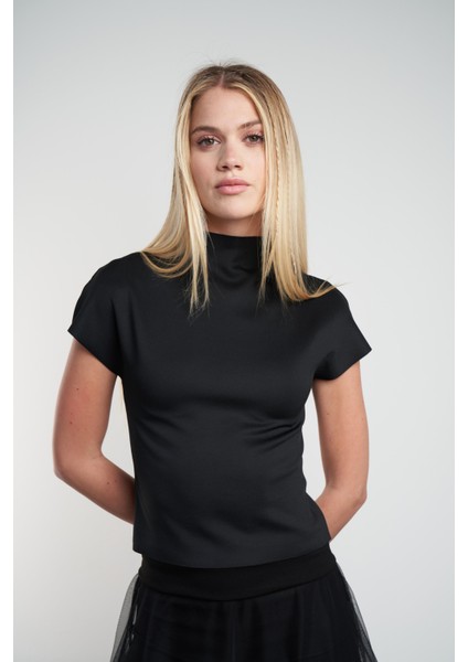 Bisiklet Yaka Kısa Siyah Bluz fiyatları