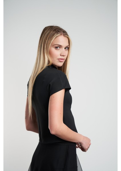 Bisiklet Yaka Kısa Siyah Bluz fırsatları