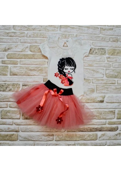 9-12-18 Ay Saçı Örgülü Kız Nakışlı Kurdelalı Kısa Kollu Tütü Etek 2li Kız Bebek Takımı Nar Çiçeği