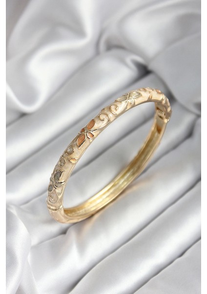 Mineli Pirinç Bej Çiçek Desenli Gold Renk Kadın Kelepçe (Çap 60 Mm)