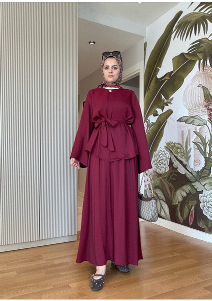 Gold Düğmeli Pelerin Detaylı Ithal Dökümlü Kuşaklı Etekli Takım – Şık Takım (36–46 Beden) Bordo modelleri