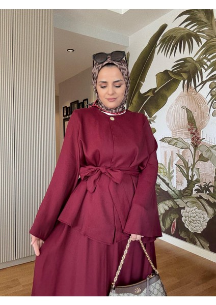 Gold Düğmeli Pelerin Detaylı Ithal Dökümlü Kuşaklı Etekli Takım – Şık Takım (36–46 Beden) Bordo fırsatları