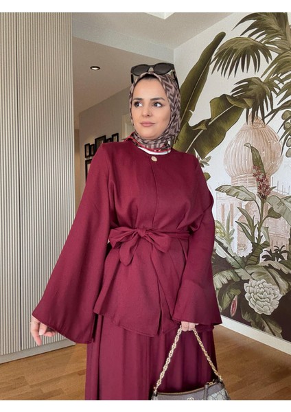 Gold Düğmeli Pelerin Detaylı Ithal Dökümlü Kuşaklı Etekli Takım – Şık Takım (36–46 Beden) Bordo indirimleri