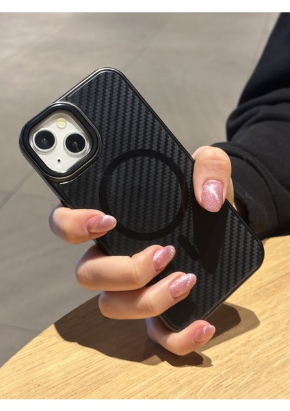 iPhone 15 Uyumlu Titanyum Siyah Karbon Fiber Magsafe Özellikli Kılıf modelleri