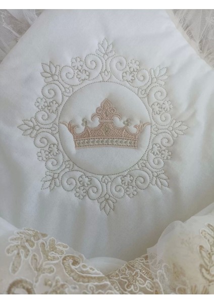 Yenidoğan Sahra Taç Nakışlı Plazma Taşlı Güpürlü Fiyonklu Duvaklı Trilüks Kundak Bebek Battaniyesi Ekru fırsatları