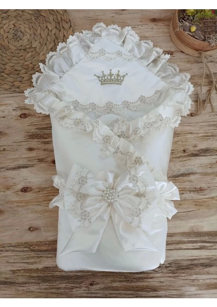 Yenidoğan Harika Kelebek Nakışlı Trilüks Kundak Bebek Battaniyesi Ekru