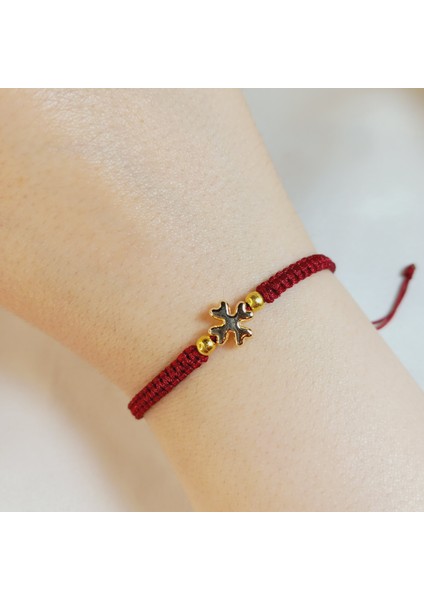Bordo Makrome El Yapımı Altın Kaplama Haç Figürlü Bileklik, Ayarlanabilir Unisex Şans ve Koruma Takısı, Spiritüel Aksesuar, Bordo Bileklik, Haç Figürlü Takı, Hediyelik Aksesuar modelleri