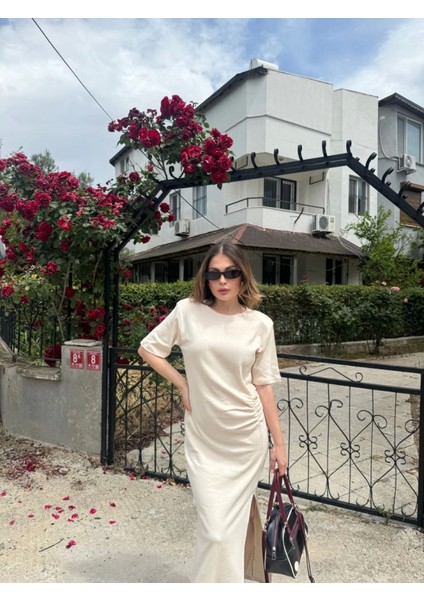 Kısa Kollu Uzun Yandan Yırtmaçlı Elbise - Beyaz