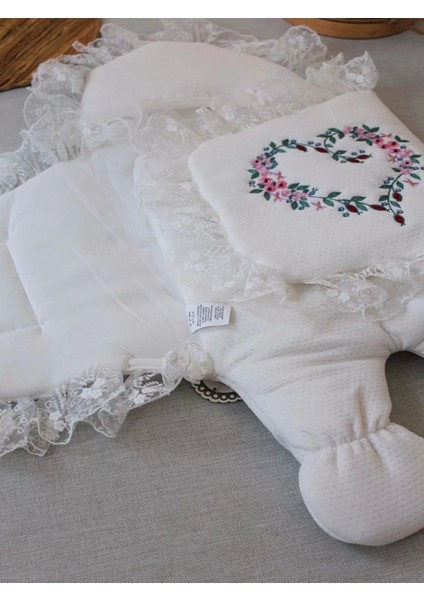 Yenidoğan Kapitone Anadolunun Kalbi Nakışlı Ayaklı Kız Erkek Bebek Battaniyesi Ekru modelleri