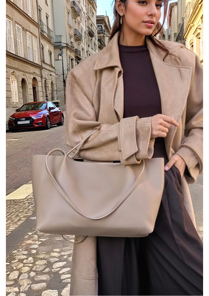 Tokalı Tasarıma Sahip Geniş Hacimli El ve Omuz Kullanımına Uygun Modern Tote Çanta