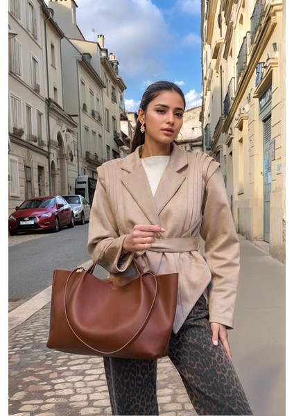 Tokalı Tasarıma Sahip Geniş Hacimli El ve Omuz Kullanımına Uygun Modern Tote Çanta