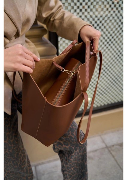 Tokalı Tasarıma Sahip Geniş Hacimli El ve Omuz Kullanımına Uygun Modern Tote Çanta