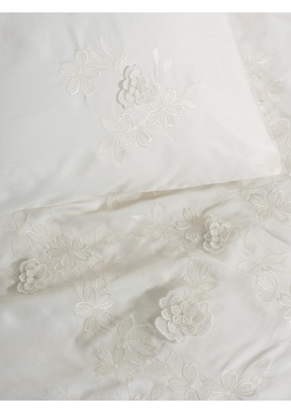 3D Nakışlı Saten Çift Kişilik Nevresim Takımı Chic Ekru fırsatları