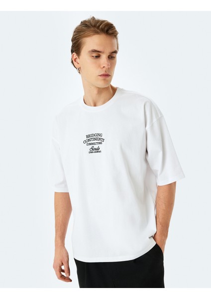 Pamuklu Bisiklet Yaka Tok Kumaş Slogan Işlemeli Kısa Kollu Oversize Tişört modelleri