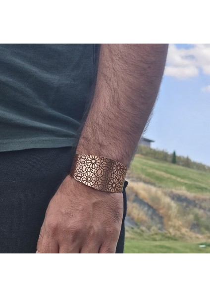 El Yapımı Geometrik Desenli Geniş Bakır Kelepçe Bileklik - Otantik ve Şık (Antep Desenli)