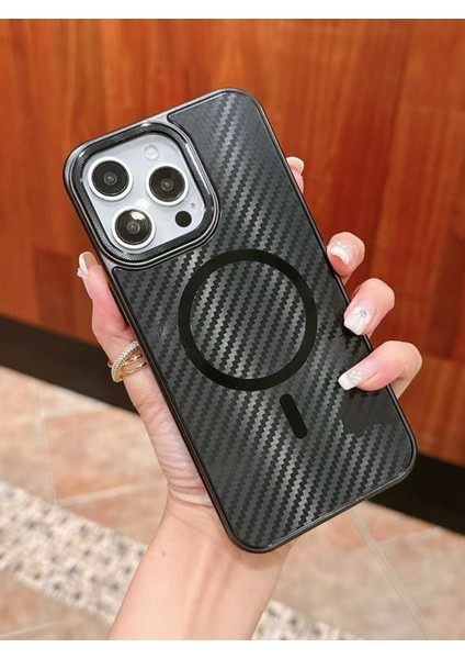 iPhone 16 Pro Max Uyumlu Titanyum Siyah Karbon Fiber Magsafe Özellikli Kılıf