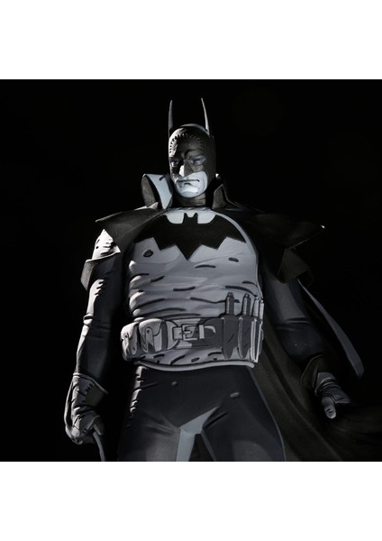 Dc Direct Batman Siyah Beyaz: Batman Mike Mignola (Gotham By Gaslight) 1:10 Reçine Heykeli