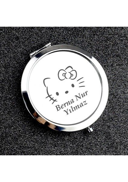 Kişiye Özel İsimli Hello Kitty Baskılı Daire Metal Ayna Çanta, Cep ve Makyaj Aynası modelleri