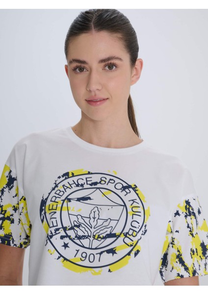 Kadın Tshırt Kamuflaj Detaylı Renkli Desen ile Şık Trıbun Stili indirimleri