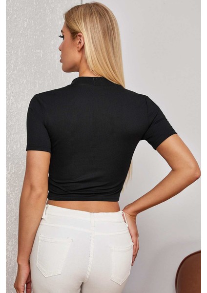 Kadın Siyah Yarım Fermuarlı ve Kısa Kollu Crop Top Bluz