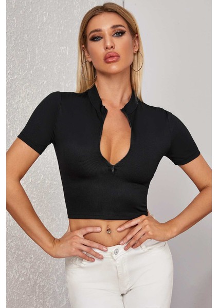 Kadın Siyah Yarım Fermuarlı ve Kısa Kollu Crop Top Bluz