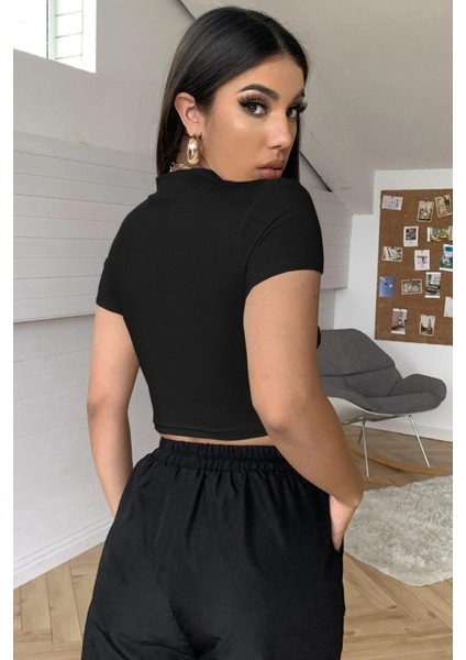 Kadın Siyah Göğüs Dekolteli Yarım Kollu Cut Out Crop Top Bluz