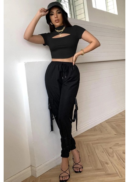Kadın Siyah Göğüs Dekolteli Yarım Kollu Cut Out Crop Top Bluz