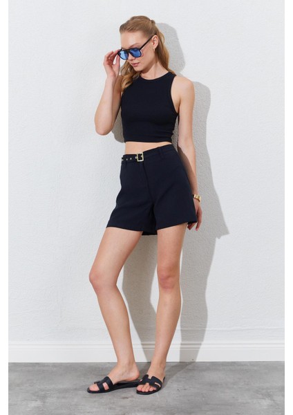 Kadın Siyah Beli Kendinden Kemerli Gabardin Şort modelleri