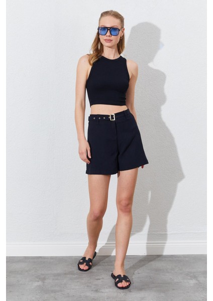 Kadın Siyah Beli Kendinden Kemerli Gabardin Şort fırsatları