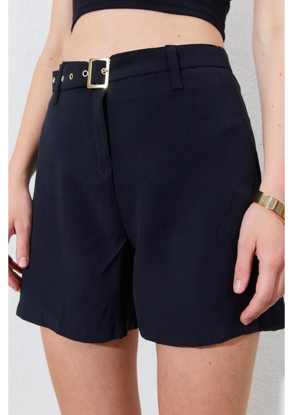 Kadın Siyah Beli Kendinden Kemerli Gabardin Şort indirimleri