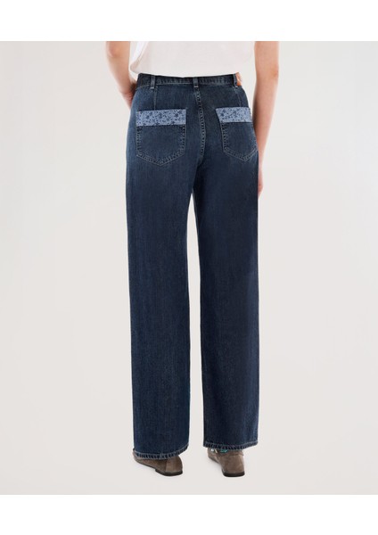 Arka Cep Detaylı Geniş Fit Denim Pantolon