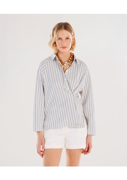 Yanları Yırtmaçlı Gömlek