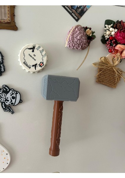 Thor’un Çekici Tasarımlı Şişe Açacağı – Mjolnir 3D Baskı, Mıknatıslı (16 Cm)