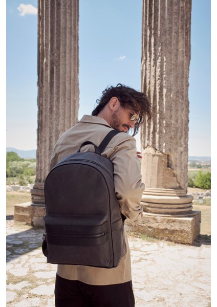 Siyah Erkek Sırt Çantası CN3735T