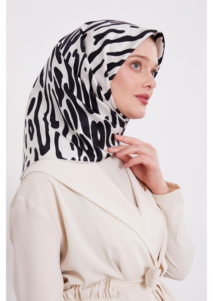Beyaz Leopar Desen Twill İpek Eşarp fiyatları