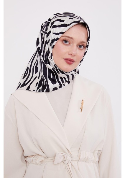 Beyaz Leopar Desen Twill İpek Eşarp modelleri