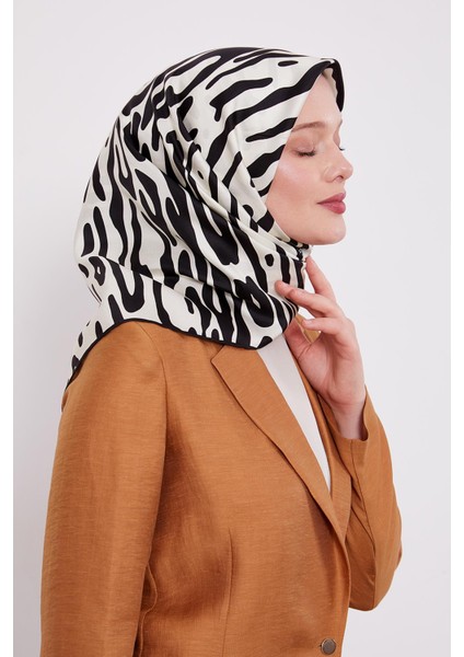 Siyah-Bej Leopar Desen Twill İpek Eşarp fiyatları