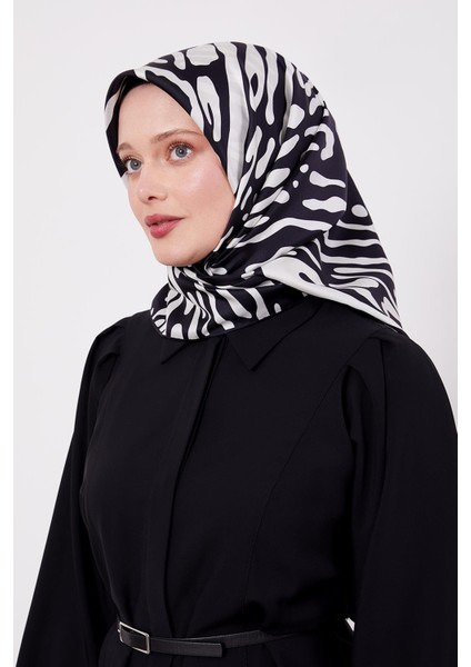Siyah-Beyaz Leopar Desen Twill İpek Eşarp