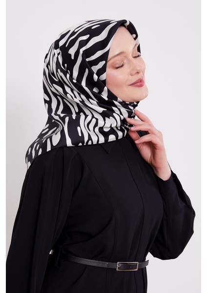 Siyah-Beyaz Leopar Desen Twill İpek Eşarp fiyatları