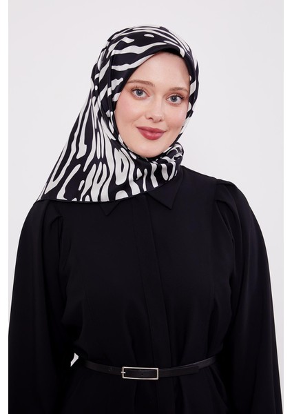 Siyah-Beyaz Leopar Desen Twill İpek Eşarp modelleri