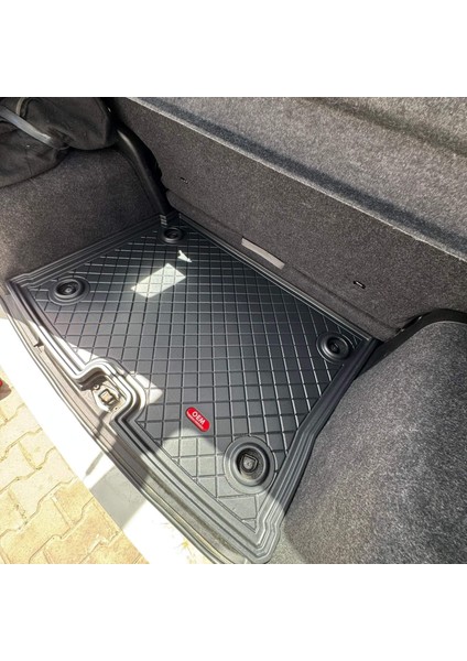 Fiat Fiorino 2020 Sonrası Bagaj Havuzu Halı Zeminli