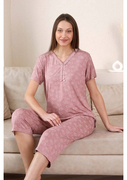 Kadın Gül Kurusu V Yaka Dantel Detay Viskon 3 Düğmeli Kısa Kol Yazlık Kapri Pijama Takımı modelleri