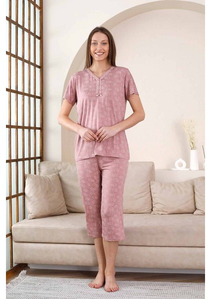 Kadın Gül Kurusu V Yaka Dantel Detay Viskon 3 Düğmeli Kısa Kol Yazlık Kapri Pijama Takımı fırsatları