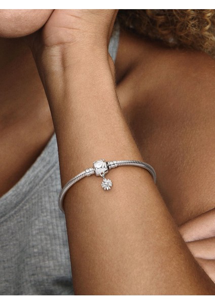 Pandora Moments Papatya Çiçek Tokalı Yılan Zincir Bileklik 925 Ayar Gümüş fiyatları